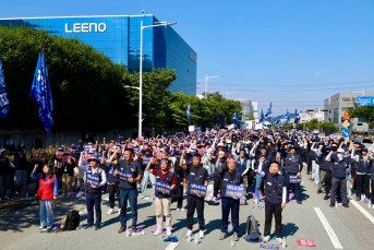 리노공업의 화려한 성장 이면의 그늘, 노…